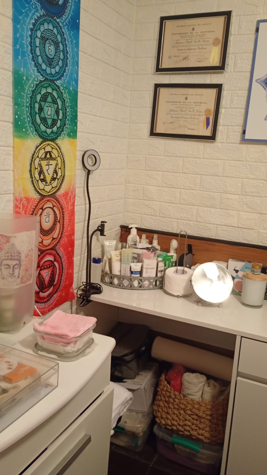 Detalle de productos dermocosméticos premium